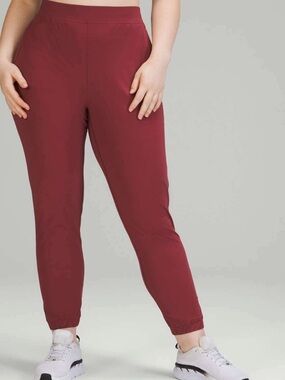 EUC Lululemon Adapted State HR Joggers size 6, Mulled Wine
